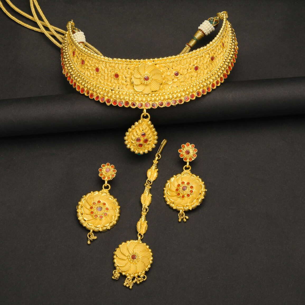 Stylish designed gold plated necklace set with ear rings