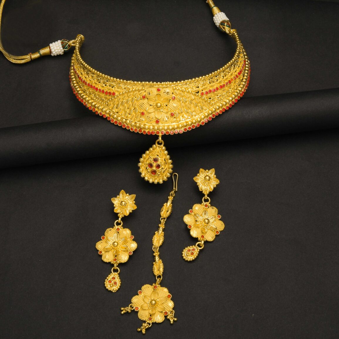 Super quality gold plated necklace set with ear rings