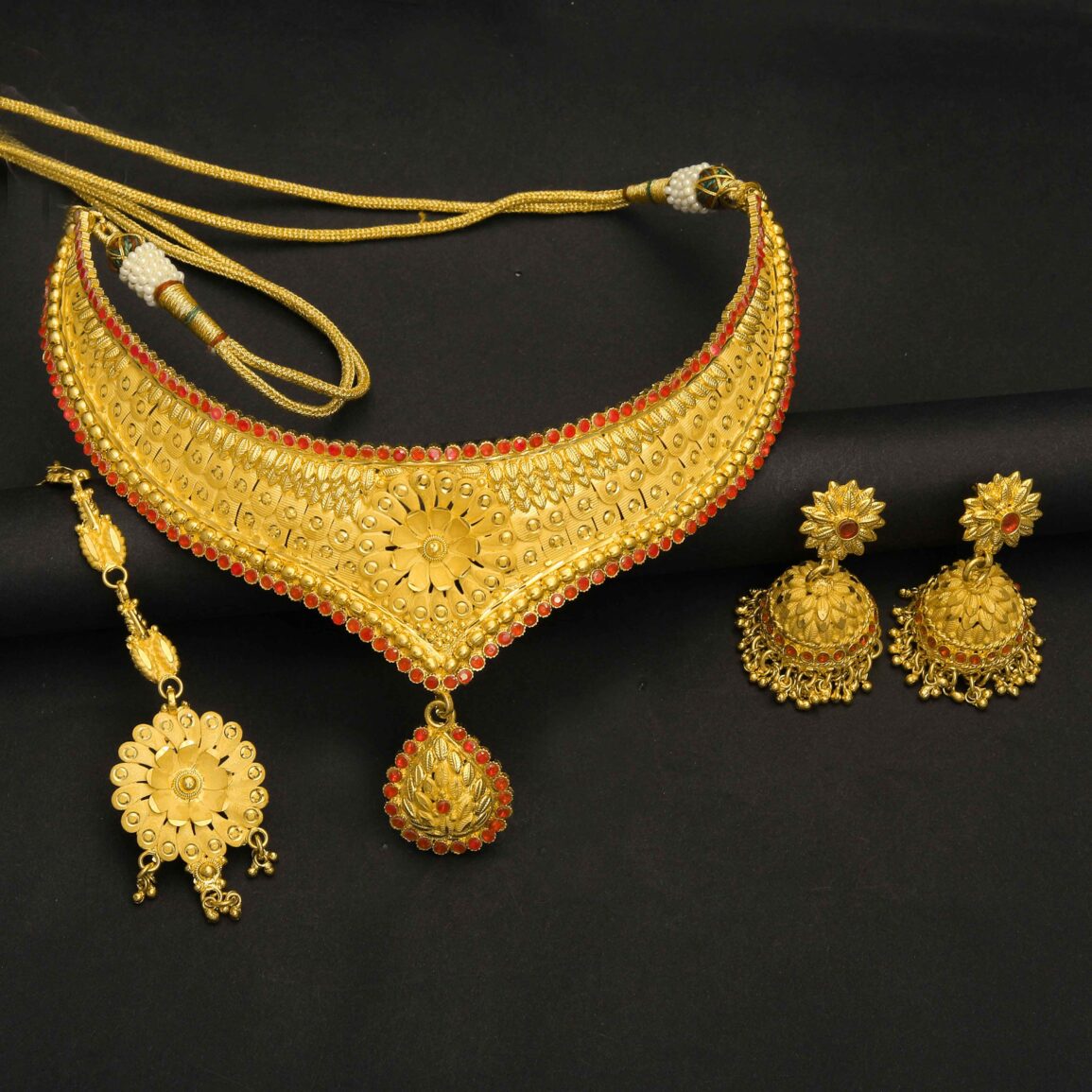 Gold plated elegant Necklace and Ear Ring set