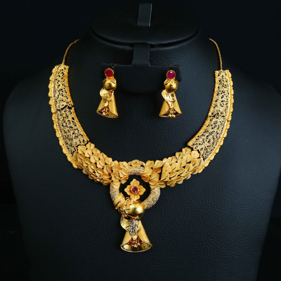 Gold plated thick type necklace set with red stone