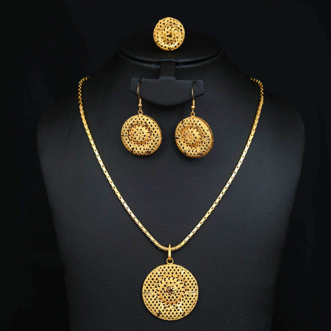 Stylish gold plated thin chain with round locket necklace set